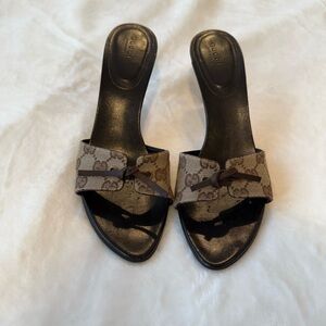 Gucci canvas logo mule size 10